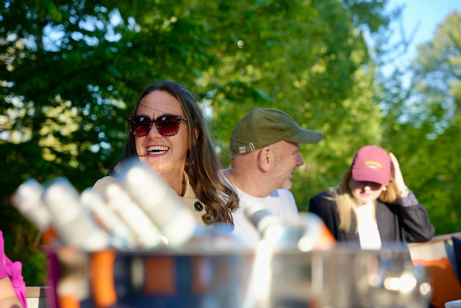Bootje varen in Breda met Ervaar Breda op een rondvaartboot over de singels van Breda met drankjes.